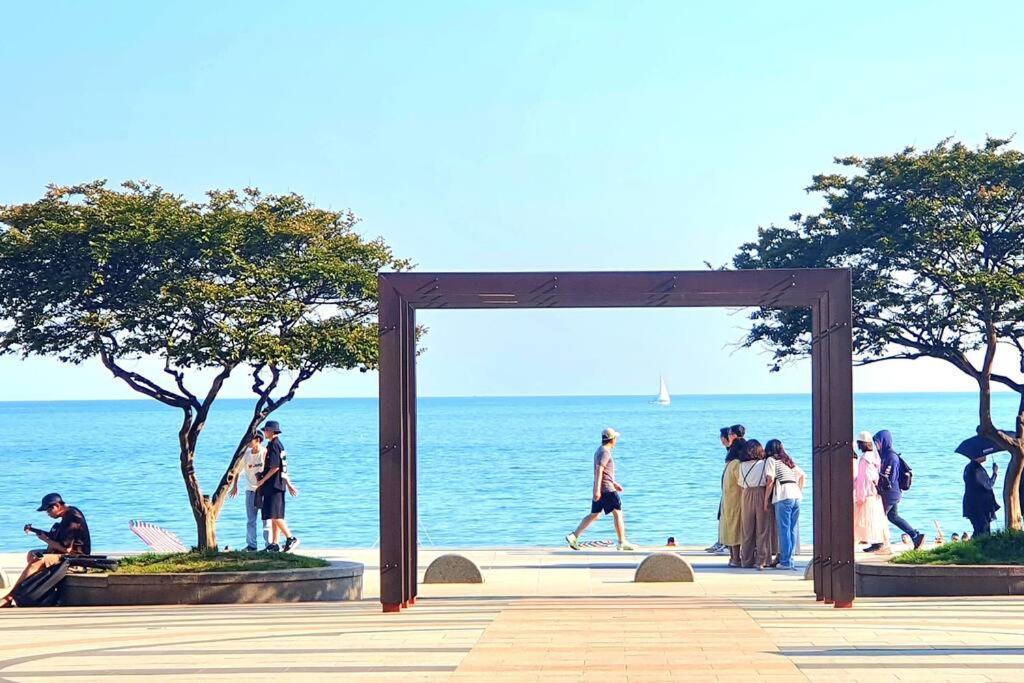Апартаменти Haeundai Beach 1 Cho Пусан Екстер'єр фото